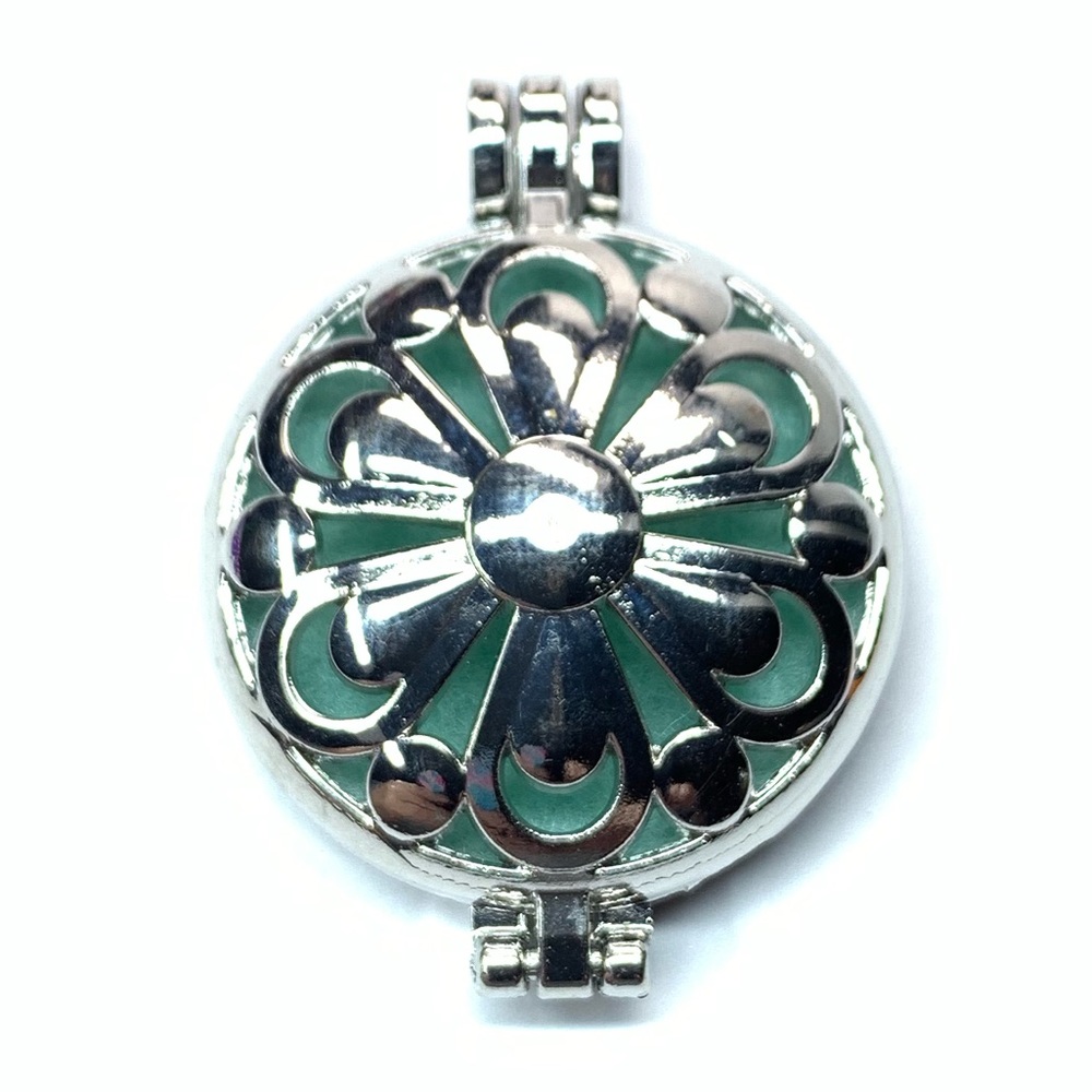 😍 Filigreed Essential Oil Diffuser Pendant 👀